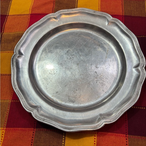 Wilton Columbia Serving plates - Picture 1 of 7